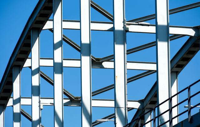 Protéger l'acier de la corrosion : bain de zinc, peinture époxy ou système duplex Protéger l'acier de la corrosion : bain de zinc, peinture époxy ou système duplex